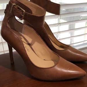 Gianni Bini camel buckle pumps